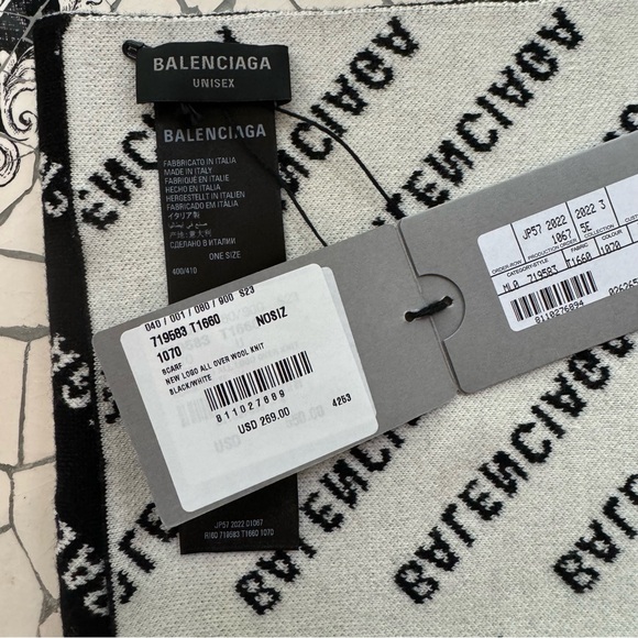 BALENCIAGA ALLOVER LOGO SCARF IN BLACK - Picture 5 of 5
